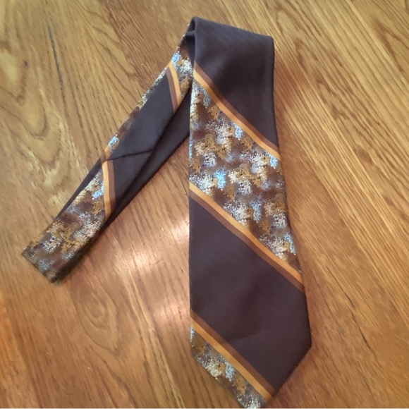 VTG Castle Tie - Picture 1 of 6